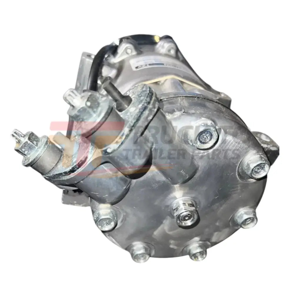033813 Genuine International A/C Compressor - Truck To Trailer