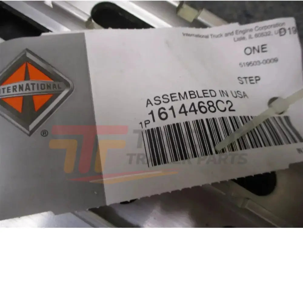 1614468C2 International Step, Fuel Tank - Truck To Trailer