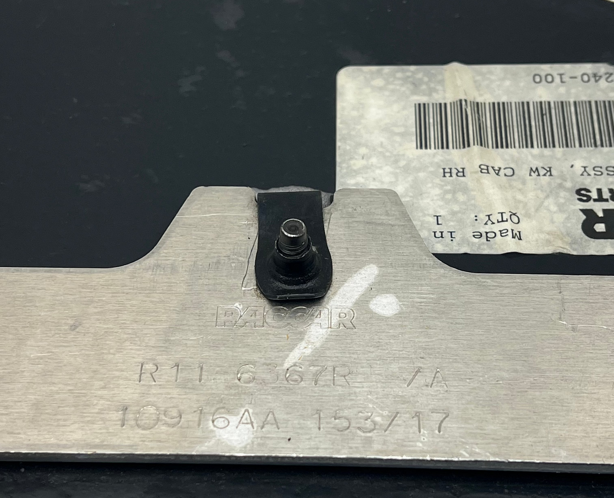R22-6240-100 Genuine Paccar Closeout Assembly
