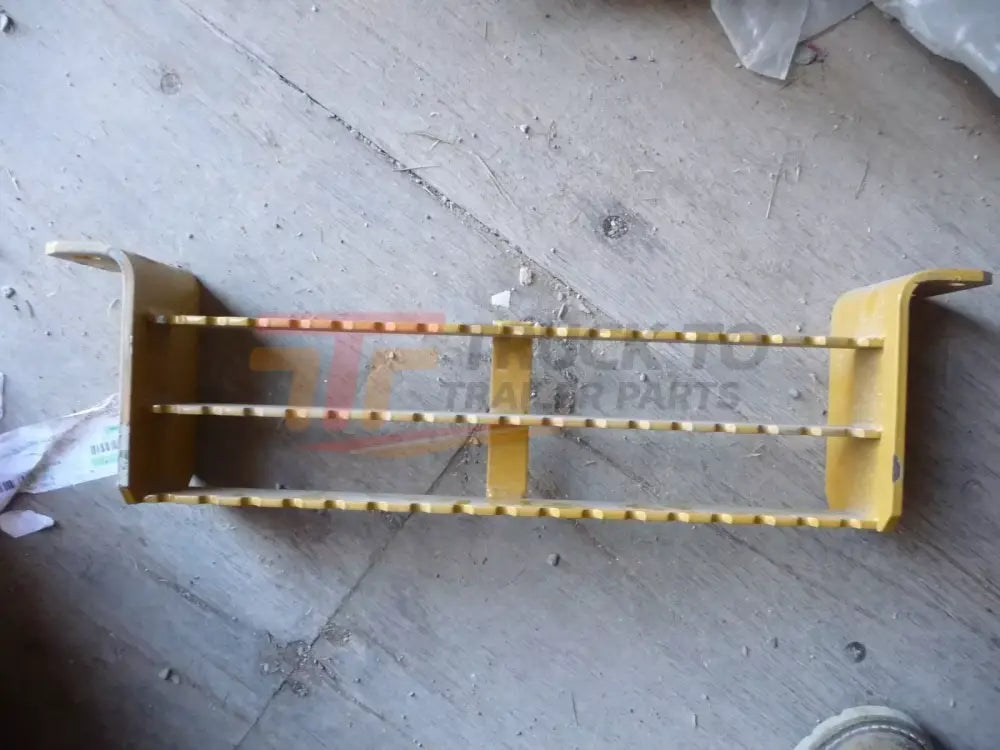 AS 246-6239 CAT Step AS - Truck To Trailer