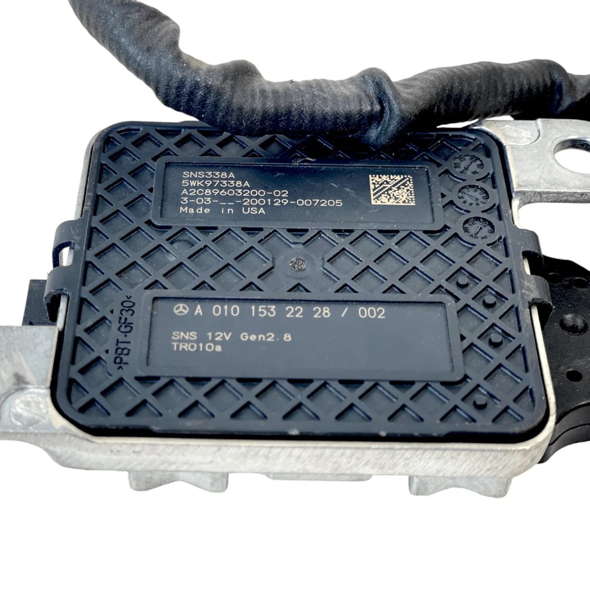 EA0101532228 Genuine Detroit Diesel Nox Sensor Inlet For Mercedes-Benz - Truck To Trailer