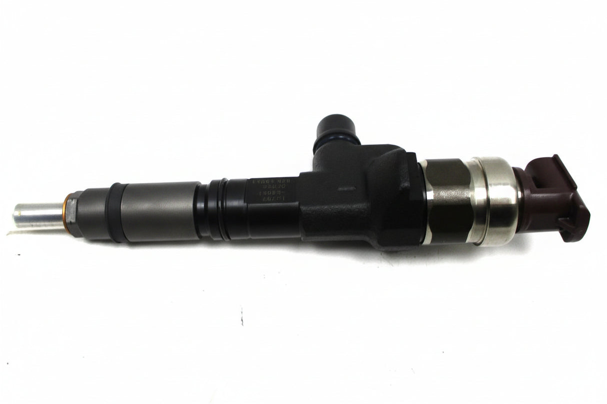 1J707-53070 Genuine Kubota Fuel Injector