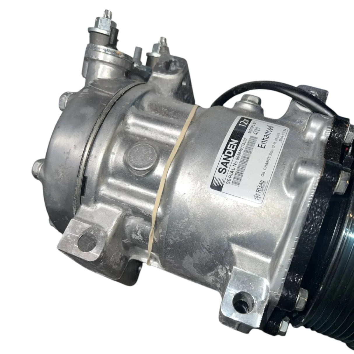 EE01001255 Genuine International A/C Compressor - Truck To Trailer