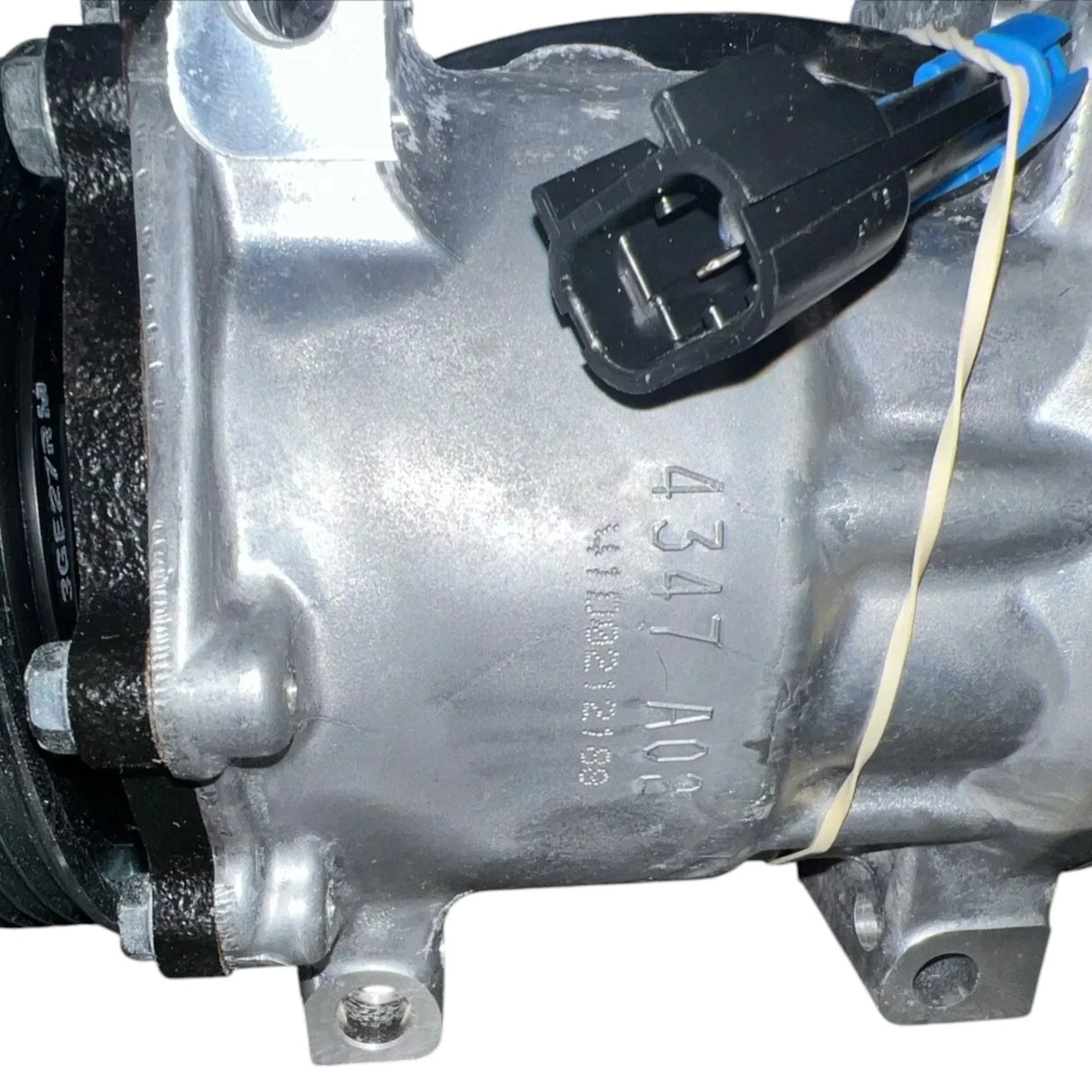 75R89762 Genuine International A/C Compressor - Truck To Trailer