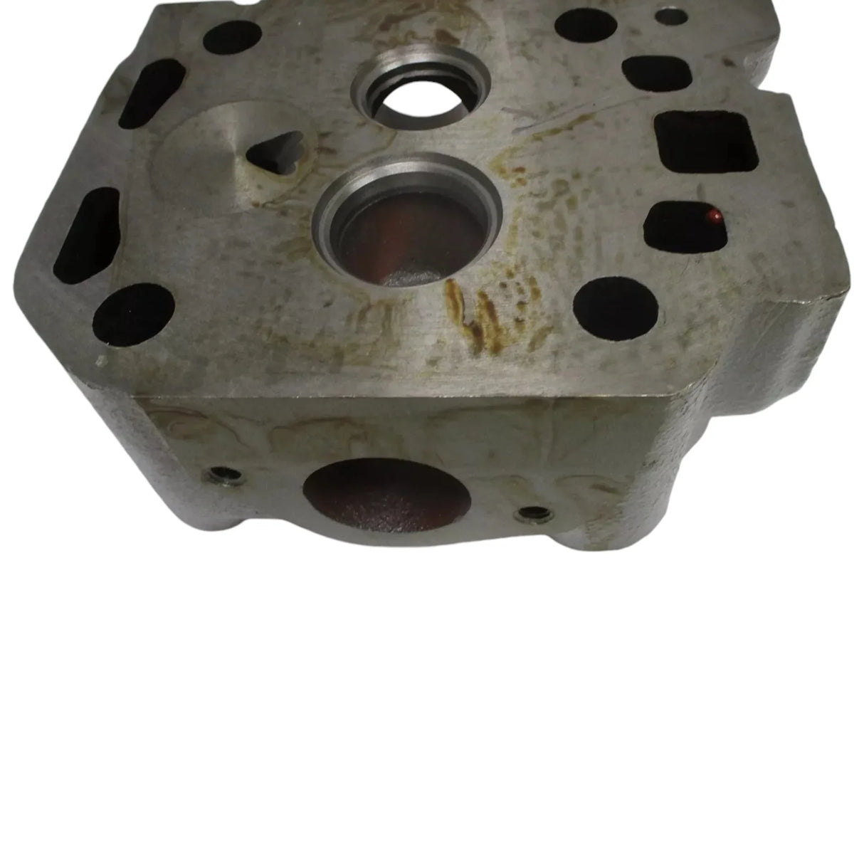 15622-03040 Kubota Cylinder Head - Truck To Trailer