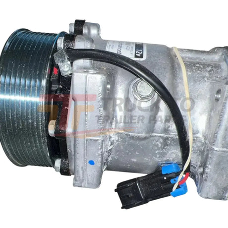 033813 Genuine International A/C Compressor - Truck To Trailer