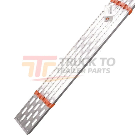 1614468C2 International Step, Fuel Tank - Truck To Trailer