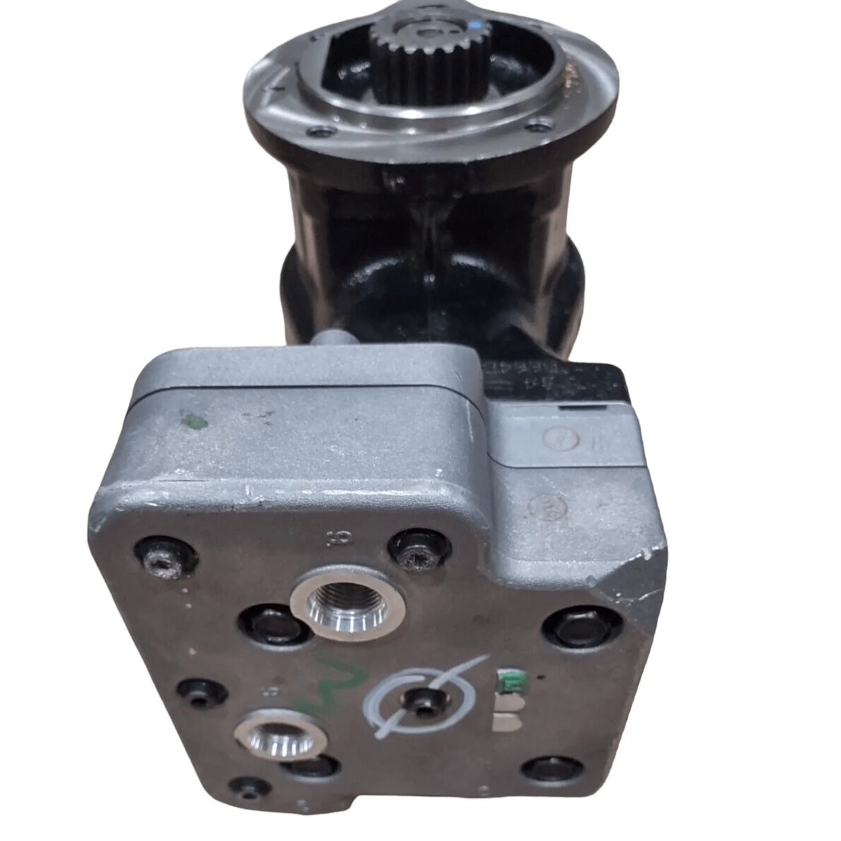 3104324Rx Genuine Cummins Air Compressor For N14 - Truck To Trailer