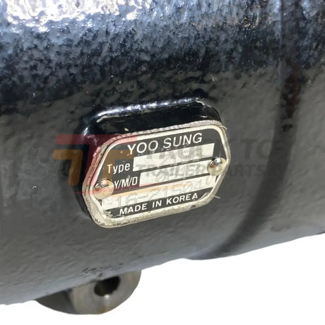 3709815C94 Genuine International Twin Air Compressor - Truck To Trailer