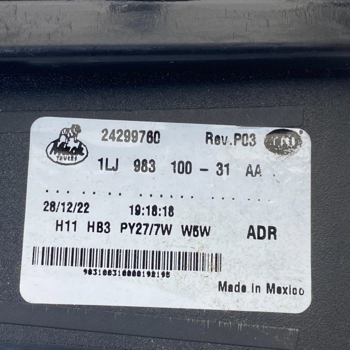 24299760 Genuine Volvo Headlamp - Truck To Trailer