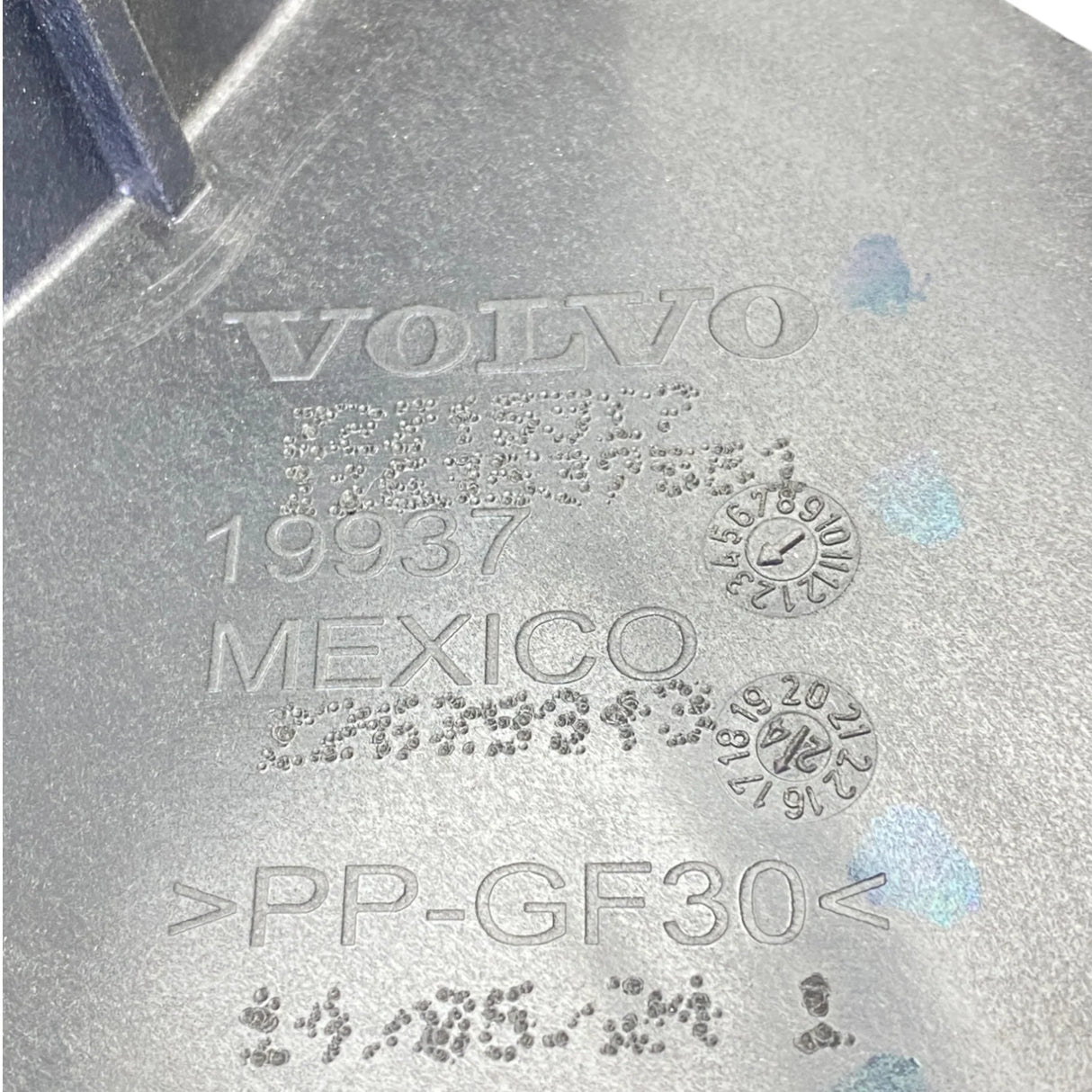 20877860 Genuine Volvo Air Cleaner - Truck To Trailer