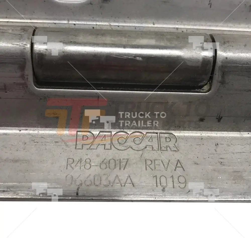 R48-6017 Genuine Paccar Left Door Hinge Assembly Lh For Peterbilt - Truck To Trailer