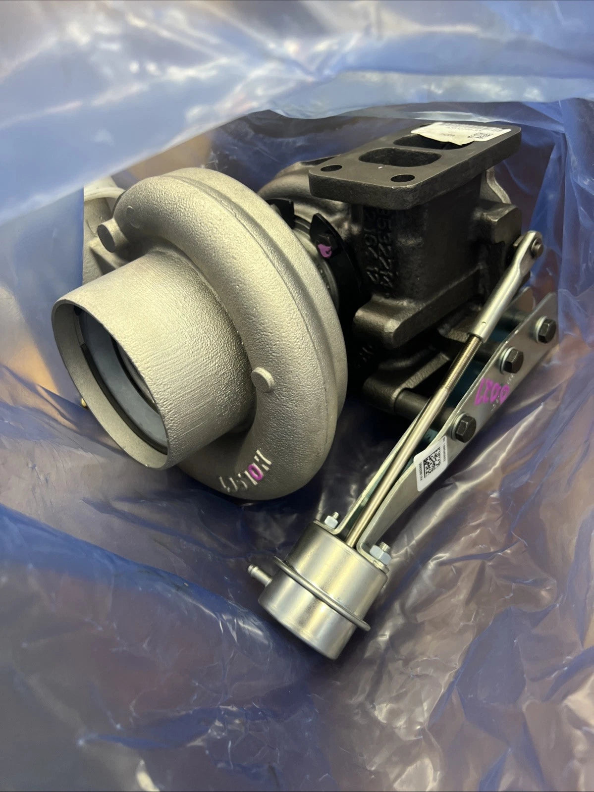 3802881RX Genuine Cummins Turbocharger HX35