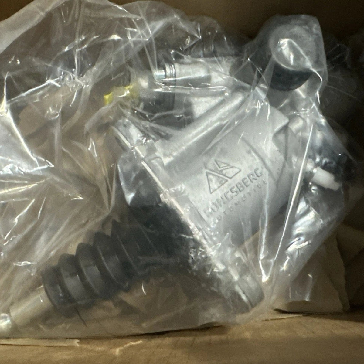 E17-1001 Genuine Paccar Clutch Servo