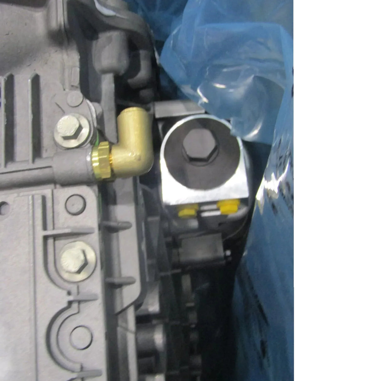 85020580 Genuine Volvo Transmission Asssembly - Truck To Trailer