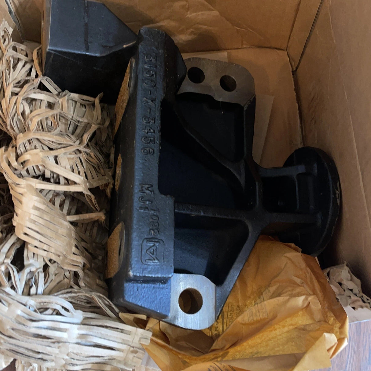 3150Y3457 Genuine Meritor Front Axle Air Ride Bracket