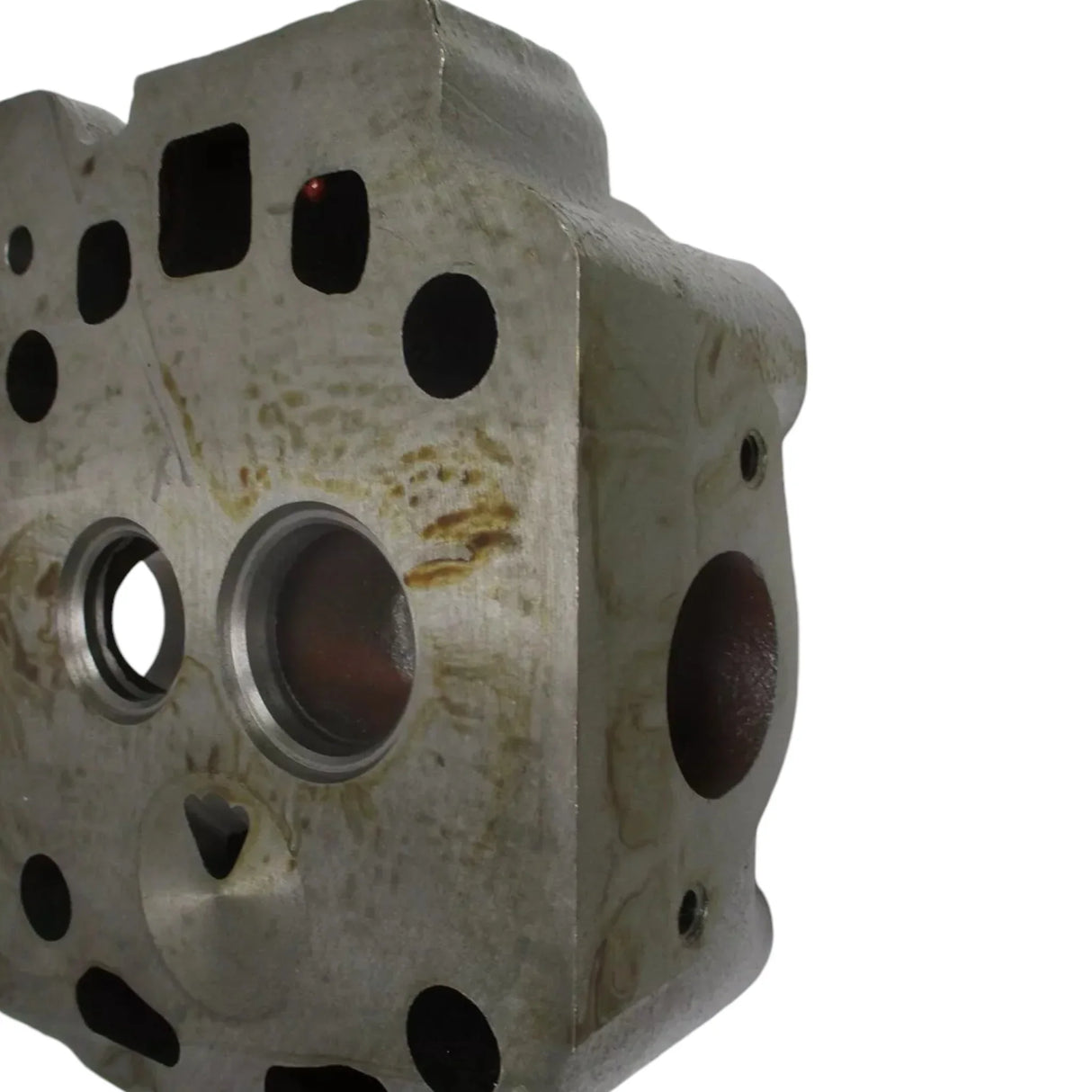15622-03040 Kubota Cylinder Head - Truck To Trailer