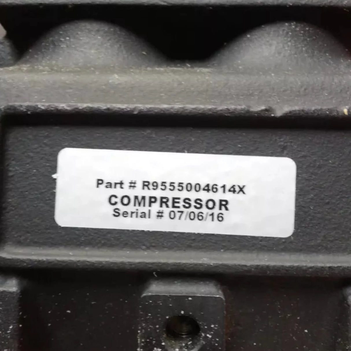 R9555004614X International Air Compressor - Truck To Trailer