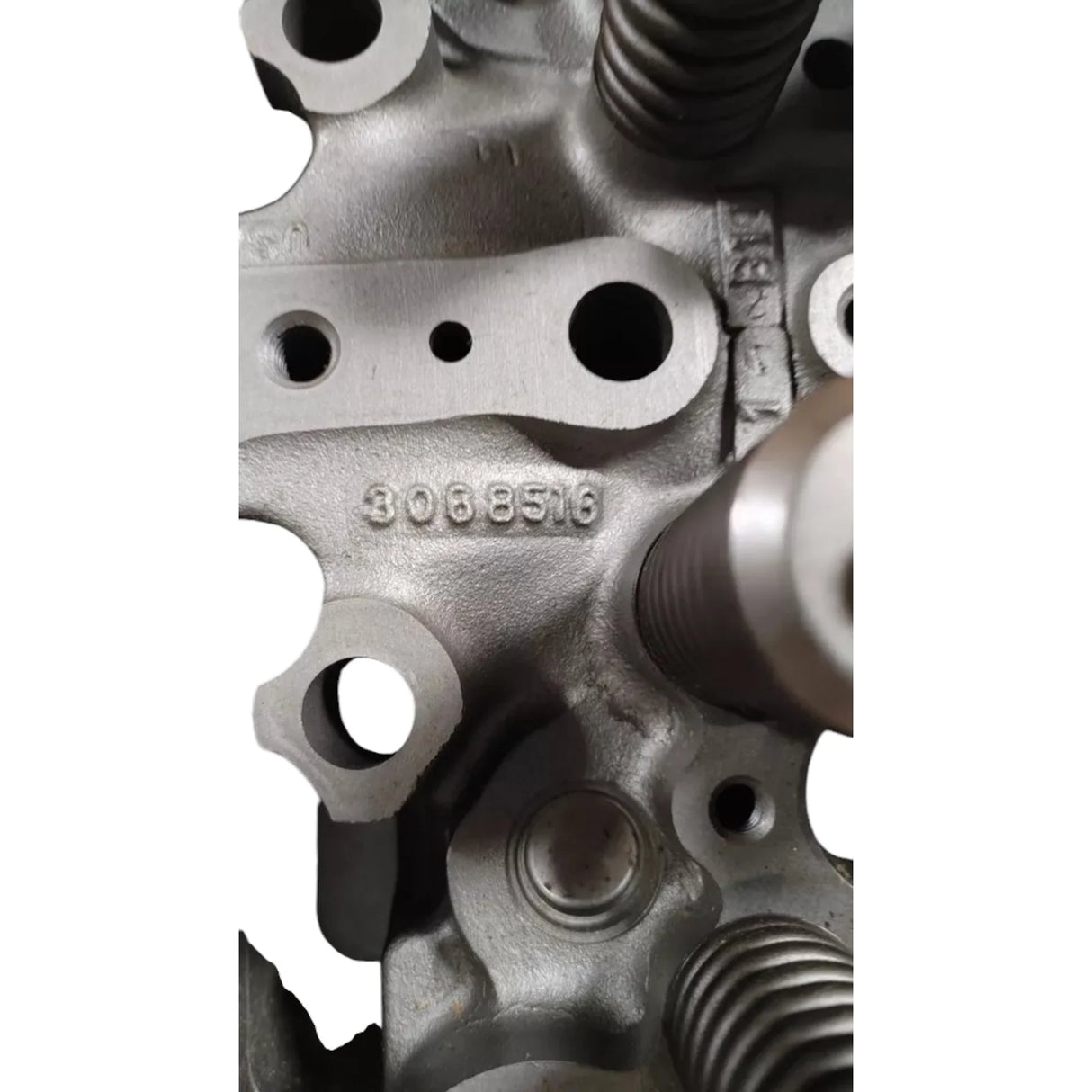 3068516 Cummins Left Cylinder Head - Truck To Trailer